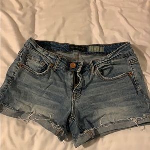 ✨distressed denim shorts✨